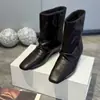 Estación de Invierno Europea 2026 Botas de Media Caña de Cuero Suave Arrugado con Punta Cuadrada y Tacón Oculto Moda Versátil Botas Apiladas