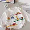 Camiseta fofa de manga comprida! Nova blusa de moletom com gola careca estilo cartoon japonês para primavera, top moderno para bebês