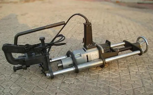 ZG-32型电动钢轨钻孔机1.jpg