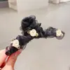 Clip de Rosa de Organza Verano Temperamento Clase Alta Clip de Tiburón Horquilla Femenina Parte Trasera de la Cabeza Garra Dulce Horquilla de Flor