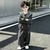 Roupa de Outono para Meninos 2026 Novo Estilo, Legal e Estilosa, Roupas tipo Capa para Primavera e Outono para Meninos Jovens, Conjunto de Duas Peças Versão Coreana para Meninos