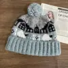 Chapéus de Inverno para Mulheres 2025 Nova Tendência da Moda Quentes com Proteção para Orelhas Chapéus de Lã Mostrando o Rosto Pequenos Acolchoados à Prova de Frio Chapéus de Tricô