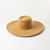 Otoño e invierno europeo y americano Nuevo sombrero de copa de lana de ala grande de copa plana con anillo de luz de moda simple pasarela compras sombrero de fieltro de ala grande
