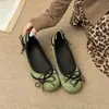 Sapatos femininos de bico redondo, sola reta, com aumento de altura, corte baixo, verão 2026, novo estilo francês vintage, adequados para saias, sapatos Mary Jane de sola macia