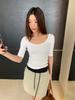 Yuyi Nuevo 2025 Primavera Dulce y Picante Camiseta de Manga Corta con Cuello en U para Mujer Top Versátil de Hombro con Cuello Bajo para Mujer c250016