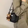 Bolsa Saco Simples Versátil com Padrão Lichia 2026 Nova Tendência Feminina Retro Estilo Coreano para o Dia a Dia Bolsa de Ombro Transversal
