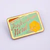 Broches de dibujos animados florales hechos a medida basados en diseños de fábrica, insignias metálicas de esmalte de nicho creativo, personalización de insignias 3D
