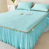 Conjunto de Três Peças de Tapete Gelado de Seda de Gelo de Látex para Verão com Saia de Cama Estilo 2025 Tapete Gelado de Ar Condicionado de Verão Protetor de Lençol Lavável à Máquina