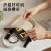 Espejo pequeño y plegable, diseñado para mujeres, portátil y conveniente para llevar, adecuado para dormitorios de estudiantes, puede sostenerse en un escritorio y proporciona un reflejo claro y de alta definición