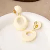 Pendientes Franceses Retro Estilo Hong Kong Blanco Cremoso Exagerados Pendientes de Pintura al Óleo Perezosa Pinza para Oreja para Mujer