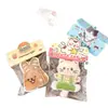 Muñecos de Peluche de Dibujos Animados con Empaque de Tarjeta, Bolsas Transparentes, Muñecos de Alto Valor para Lanzamientos de Boda, Varios Estilos Disponibles para Venta al por Mayor