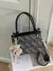 Bolsa balde feminina de mão transfronteiriça 2026 design de nicho retrô nova tendência simples casual bolsa de ombro transversal