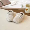 Zapatos peludos casuales para niñas 2025 Invierno Nuevos Zapatos de algodón estilo coreano para niños, lindos, con forro polar, estilo princesa