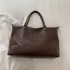 Bolsa Tote Elegante Versátil Estilosa de Grande Capacidade para Mulheres 2026 Novo Modelo Alta Estética Leve Nicho para o Dia a Dia Bolsa de Ombro