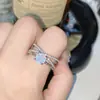 Anillo de Estrella Trenzado de Doble Capa Versa Europeo y Americano de Nicho Elegante Chapado en Oro Super Brillante Imitación Moissanita Anillo de Compromiso Abierto para Mujeres