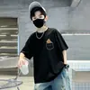 Roupa Infantil Camiseta de Manga Curta para Meninos Roupa de Verão 2026 Novo Estilo Tops Estampados de Desenho Animado para Crianças de Tamanho Médio e Grande Camiseta Casual de Algodão Puro de Manga Meia