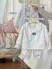 8369 Conjunto de Pijama Feminino com Forro de Fleece para o Inverno, Estilo Novo, Estampa Contínua, Padrão Floral Quente, Conjunto de Duas Peças Estilo Coreano