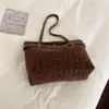 Bolsa feminina de grande capacidade para uso transfronteiriço, nova coleção outono 2026, bolsa de ombro versátil e elegante, bolsa tote moderna e casual para o trabalho e uso diário