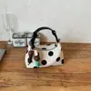 Bolso de mano de lunares de moda estilo francés, nuevo diseño de nicho coreano para el verano de 2026, bolso de hombro cruzado tipo almohada