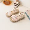 Sandalias Elegantes para Niñas Zapatos de Princesa 2026 Nuevo Verano Encaje Perla Niñas Pequeñas Suela Suave Sandalias de Una Correa