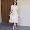 Vestido bordado estilo pastoral de manga corta para mujer, nuevo estilo de verano 2025, vestido largo con encaje, cuello melocotón, cintura y mangas abullonadas.