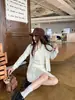 Conjunto de Roupa de Inverno Feminina com Cardigã de Tricô Trançado Cor de Damasco com Gola Redonda e Mangas Longas, Colete sem Mangas e Saia Plissada Curta