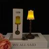 Lámpara de Mesa Pequeña Creativa Retro Europea Lámpara de Vela Electrónica LED Lámpara de Atmósfera Decorativa Lámpara de Lectura de Mesita de Noche para Dormitorio Adorno