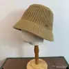 Chapéu Bucket de Tricô com Etiqueta de Couro Estilo Coreano, Chapéu de Pescador Simples e Versátil, Chapéu de Bacia Waffle de Alta Qualidade, Casual e Estiloso