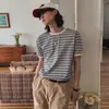 Camiseta MYQ de manga curta listrada estilo retrô japonês para homens, corte solto, color-blocking, para o verão, estilo coreano de trabalhador