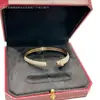 Pulsera de guepardo de oro V totalmente pavimentada con diamantes, un artículo de moda popular para parejas, pulsera versátil con diseño de lujo ligero e incrustaciones de diamantes, directo del fabricante