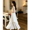 Vestido longo branco irregular de verão 2026, novo estilo, estilo francês, solto e emagrecedor
