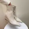 Botas Femininas Curtas Bico Fino com Saias Outono e Inverno 2025 Novas Botas Maillard de Salto Alto Botas Slim de Salto Grosso de Nicho
