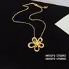 ¡Fashionista! Pendientes de botón de flor hueca de circón, elegantes y versátiles, pendientes de lujo ligero de alta gama para mujer, venta al por mayor