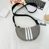Bolsa Casual de Bolinho para Meninos e Meninas Bolsa Transversal Ultraleve Ombro Único Simples Versátil Tendência Legal Bolsa Listrada com Letras para Meninos