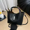 Bolsa Cesta de Design de Nicho de Luxo, Bolsa de Mão Versátil da Moda de Luxo para o Dia a Dia, Bolsa de Ombro Estilosa de Grande Capacidade