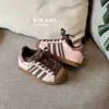 2026 Invierno Nueva Moda Infantil Bloque de Color Punta de Concha Forro Polar Zapatos de Tabla
