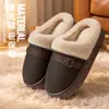 Chinelos peludos femininos para o inverno, adequados para uso interno e externo, estilosos com fivela, antiderrapantes, à prova d'água, forrados com pelúcia, quentes, chinelos de algodão com biqueira fechada