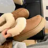 Botas de neve de sola grossa para mulheres, novo estilo de inverno 2026, forradas com fleece e espessadas, sapatos de algodão estilo Nordeste, mocassins de calçar fácil com pelo fofo