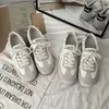 Zapatillas de Mujer 2026 Primavera Nuevo Estilo Zapatos Planos Adelgazantes Zapatillas Deportivas Casuales Zapatos Blancos Zapatos Retro Versátiles