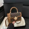 Moda Transfronteriza Nicho Bolso de Hombro Simple 2025 Nuevo Bolso Cuadrado Pequeño Retro de Alto Valor Bolso de Mano Cruzado con Letras