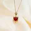 Collar de Zorro Rojo Transfronterizo para Mujer, Galvanizado, No se Desvanece, Cadena de Clavícula de Gama Alta con Colgante de Granate, Mismo Estilo que las Celebridades de Internet