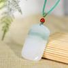Venta al por mayor de fábrica Suministro en vivo Cadena de suéter de jade Oro natural Jade Esmeralda Tianshan Hebilla de seguridad Colgante para tarjeta