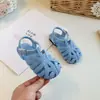Sandalias para Niñas 2026 Verano Nuevo Estilo Infantiles Vintage Tejidas Huecas de Punta Cerrada Planas Transpirables Estilo Romano para Mujer
