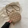 Bolsa Pequena Redonda de Textura Preta de Alta Qualidade Feminina Nova Tendência Outono e Inverno 2024 Versátil Redonda Romboidal de Ombro Único Transversal para Mulheres