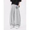 Pantalones Casuales Desestructurados Americanos con Cordón y Pierna Curva para Hombres y Mujeres, Holgados, Versátiles, Pantalones Deportivos de Chándal, Pantalones Largos con Estampado de Letras Grises
