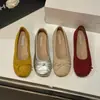 Sapatos Rasos Souffle Edição Pele de Ovelha Vermelho e Amarelo para Mulheres Primavera 2026 Novos Sapatos Macios Sola Macia Tipo Slip-On