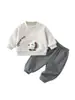 Conjunto de dos piezas para bebé de otoño e invierno con forro polar, nueva sudadera estilosa de estilo coreano engrosada y pantalón de una pieza de forro polar para bebés y niños pequeños