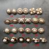 Pendientes de moda retro europeos y americanos de aleación chapada en oro, pendientes vintage de la serie Perla sin agujeros para las orejas para mujer.