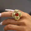 Conjunto de Anillo y Pendientes Versátil con Diseño Exagerado de Pétalos Europeo y Americano, Joyería de Moda y de Alta Gama en Oro de 18 Quilates que No se Desvanece para Mujeres