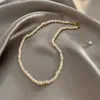 Collar de perlas de agua dulce planas para mujer, cadena de clavícula con perlas irregulares barrocas, cadena de cuello corto simple y elegante.